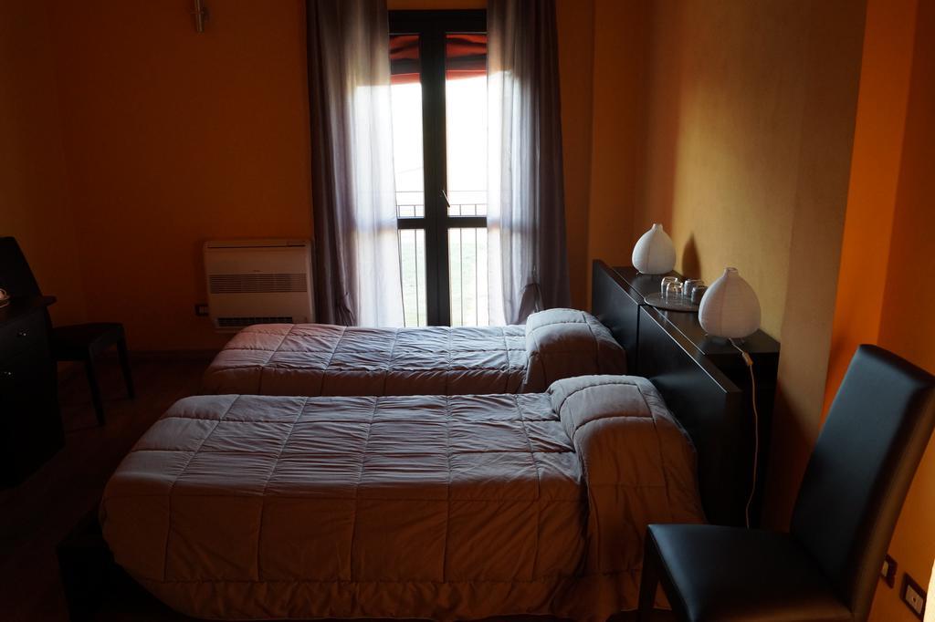 Conte Pietro Room&Breakfast Ferrara Exteriör bild