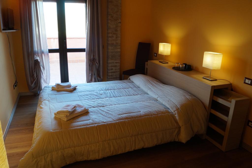 Conte Pietro Room&Breakfast Ferrara Exteriör bild
